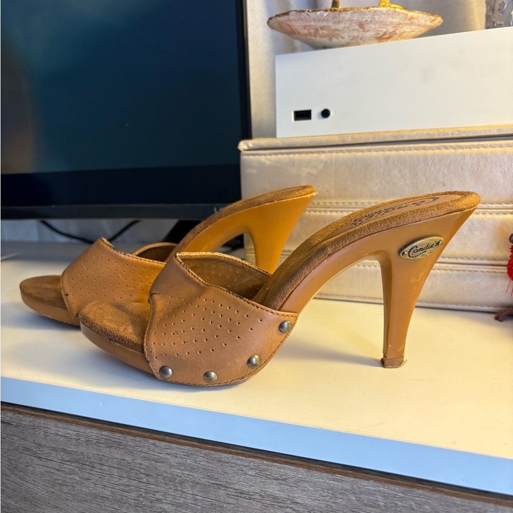 Elegant Tan Heeled Sandals